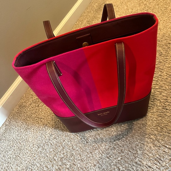 Red Color-Block Tote Bag - Picture 5 of 6